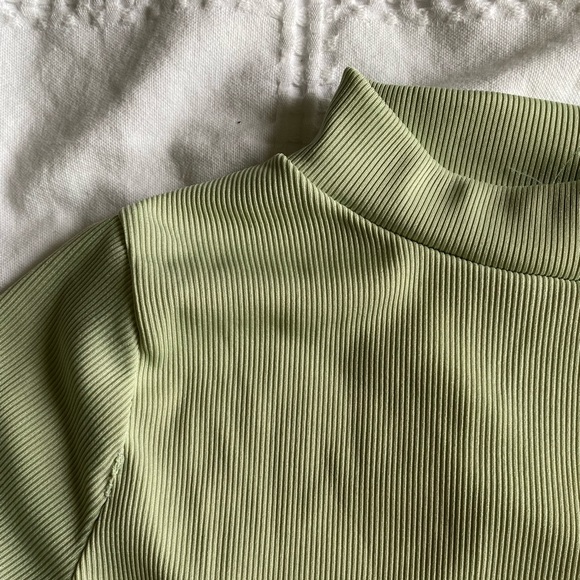 Sage green long sleeve crop top - Picture 2 of 3
